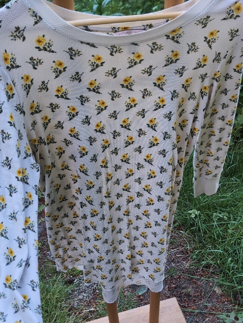 Victoria's Secret Romantic White Long Sleeve Floral Nightshirt with Yellow Roses - Picture 7 of 8